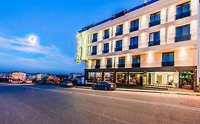 Heaven Premium Hotel Restaurant & Airport Shuttle